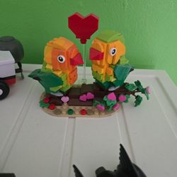 Lego Lovebirds