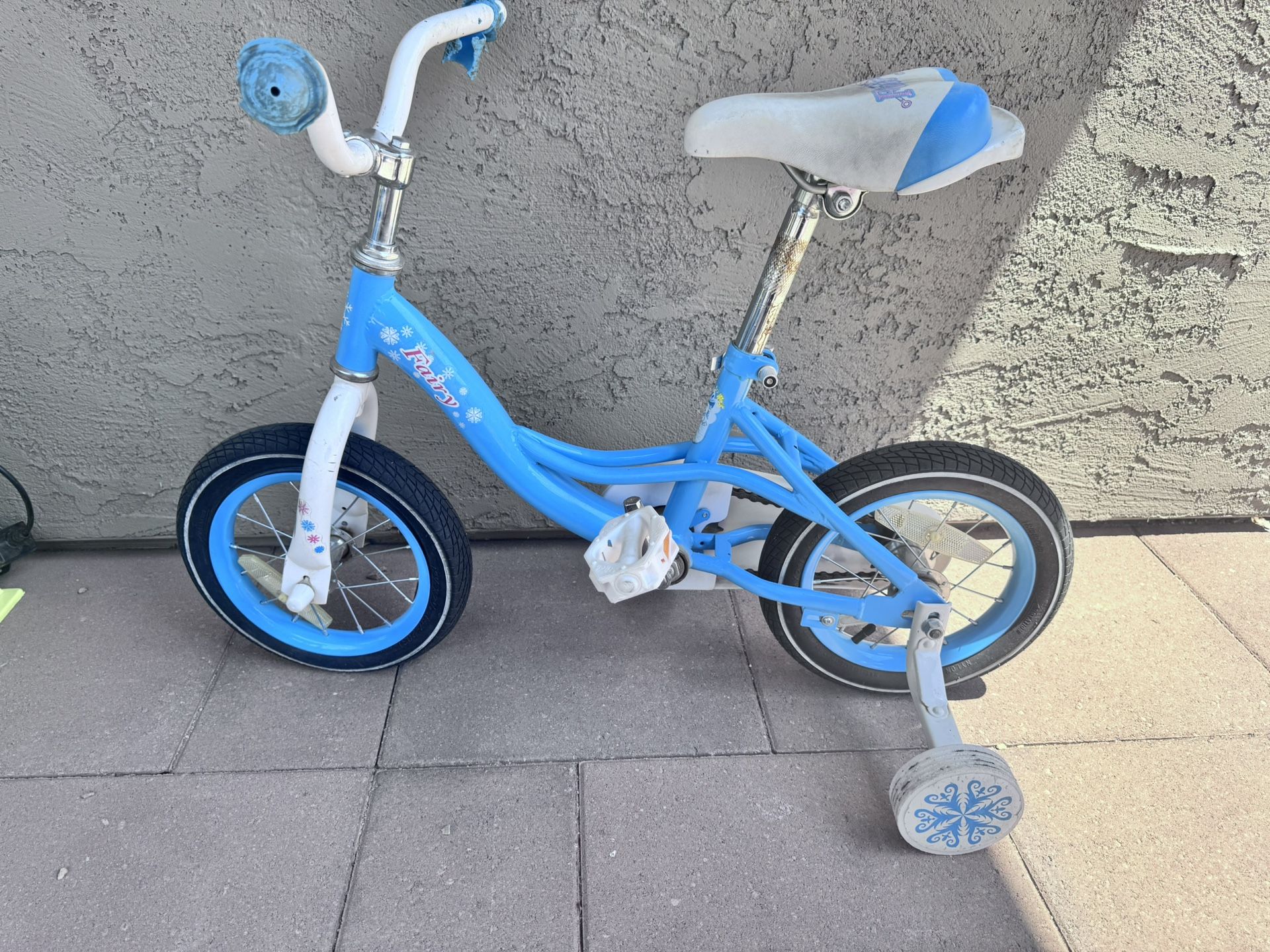 Kids Bike with Training Wheels – Frozen Theme