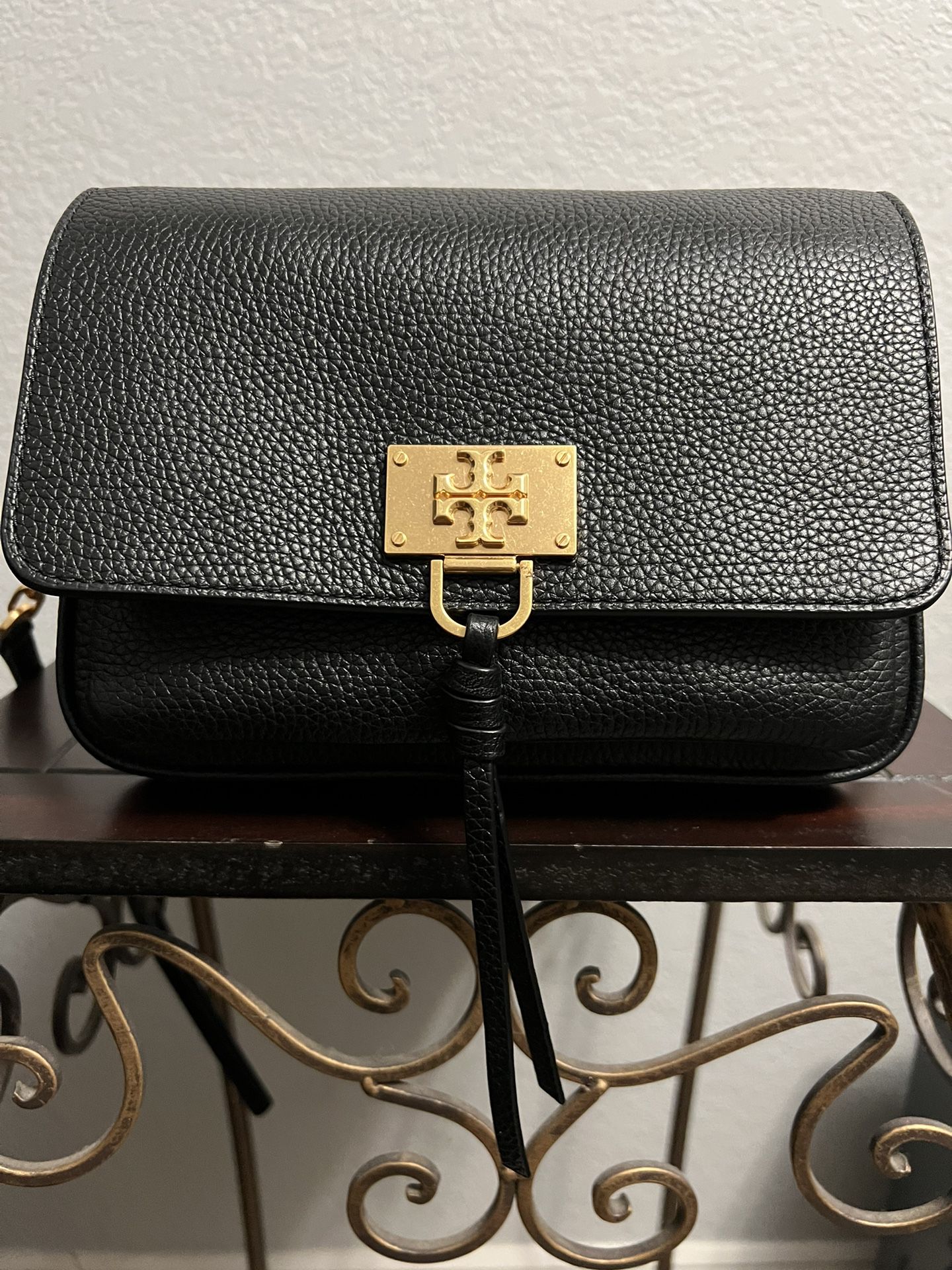 Tory Burch Leather Crossbody Bag!!! for Sale in Stockton, CA - OfferUp