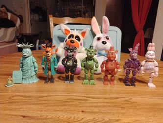 Five Nights at Freddy's (FNAF) lot of 7 older exclusive action figure collection & plushies (Vanny + Lolbit)