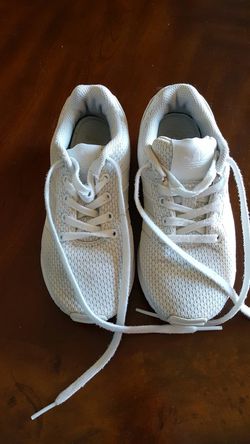 Tenis de niño adidas sz11 en buenas condiciones