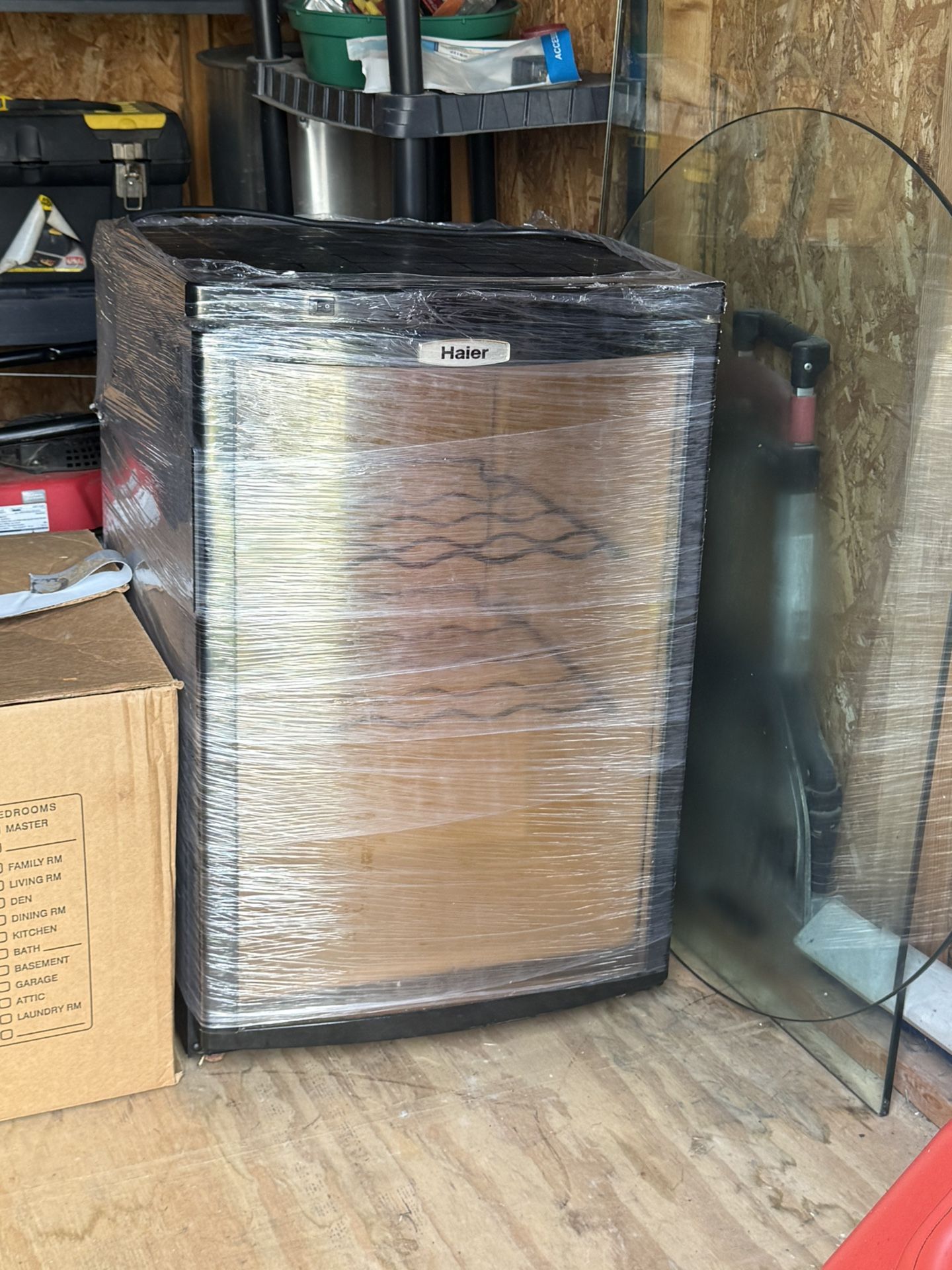 Wine Cooler/ Mini Fridge