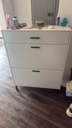 Shoe storage rack