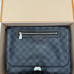 Louis Vuitton Messenger Bag 