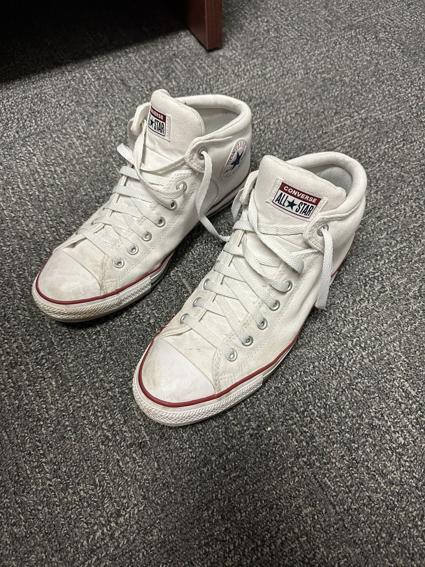 White Converse Low Top Sneakers Men’s Size 11