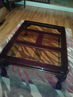 Beautiful coffee table Glass surface used good condition