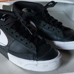 Nike's, for sale, 
Asking  $$25