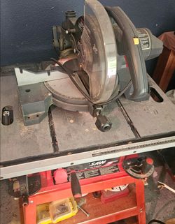 Skilsaw on stand