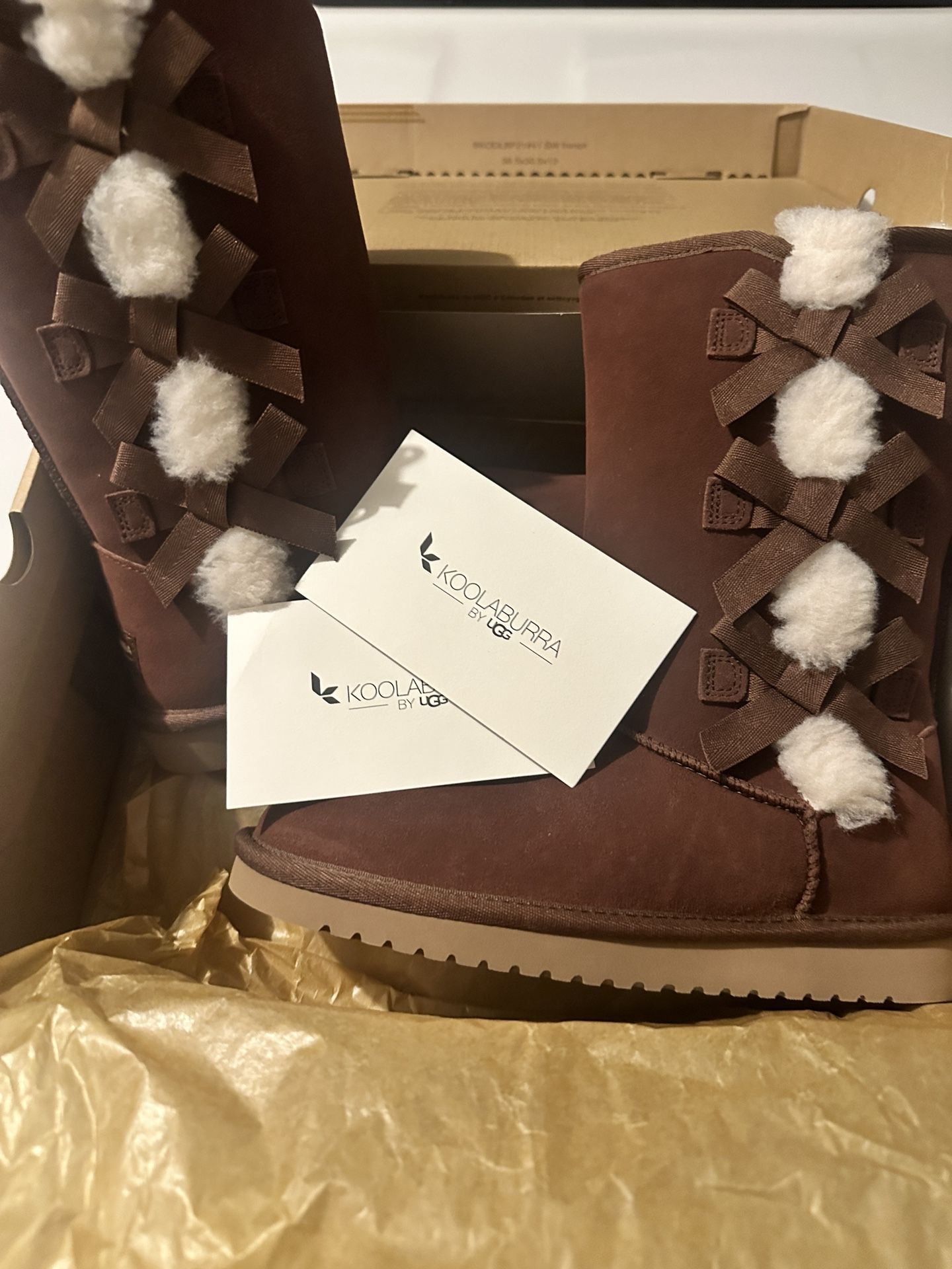 UGGS Victoria Tall. US 6