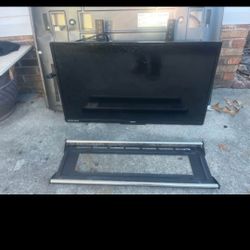 32inch Flat Screen TV With Wall Mount. 