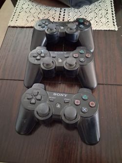 3 ps3 controllers