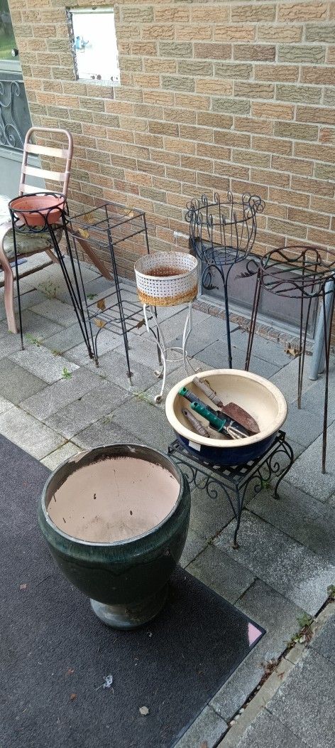 Flower Pots And Stands