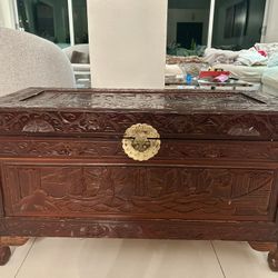 Antique Hand-Carved Mahogany Wooden Chest 🪵