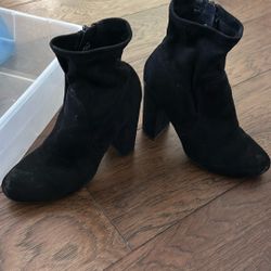 Woman’s Boots Size 6