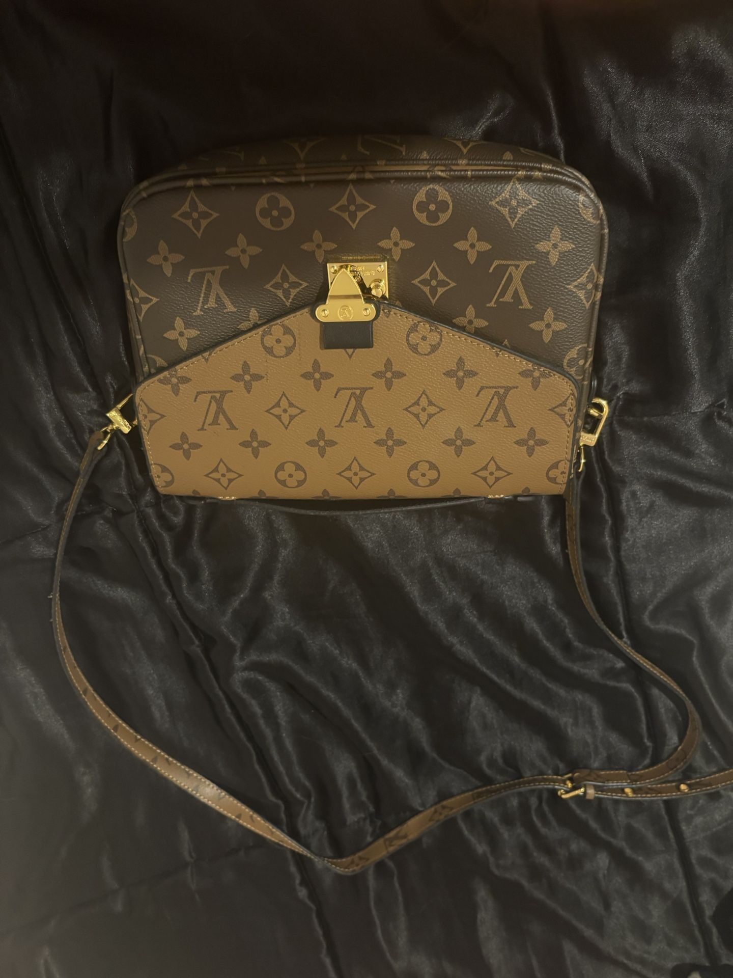 Louis Vuitton Pochette Métis