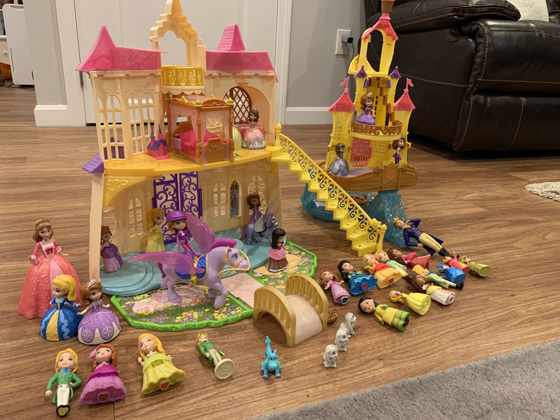 Sofia the first talking castle and floating palace