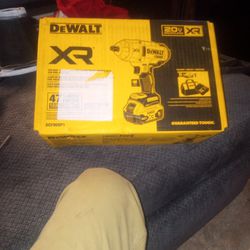 DeWalt 20 V Max XR High Torque 1/2 Inch Drive Impact Wrench With Hog Ring Anvil Kit