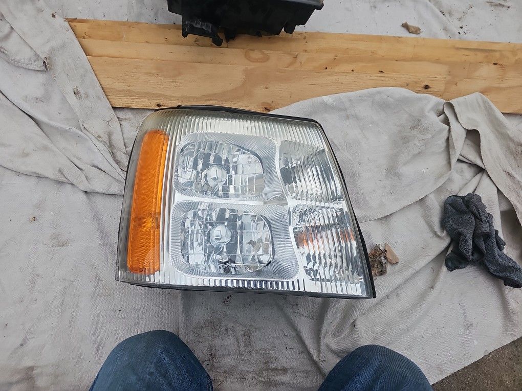 03 Escalade Headlight Pass Side