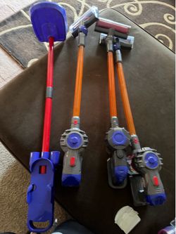 3 kids play vacuums and 1 stand 1 missing battery cap