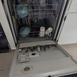 Dishwasher  Whirlpool 
