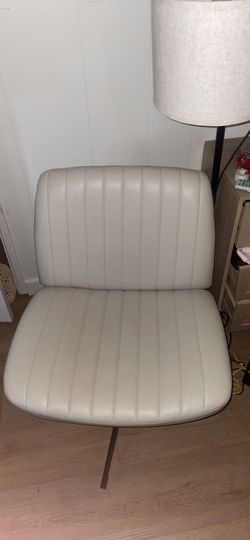 Out by 5/31 - Modern Channel Tufted Swivel Desk Chair