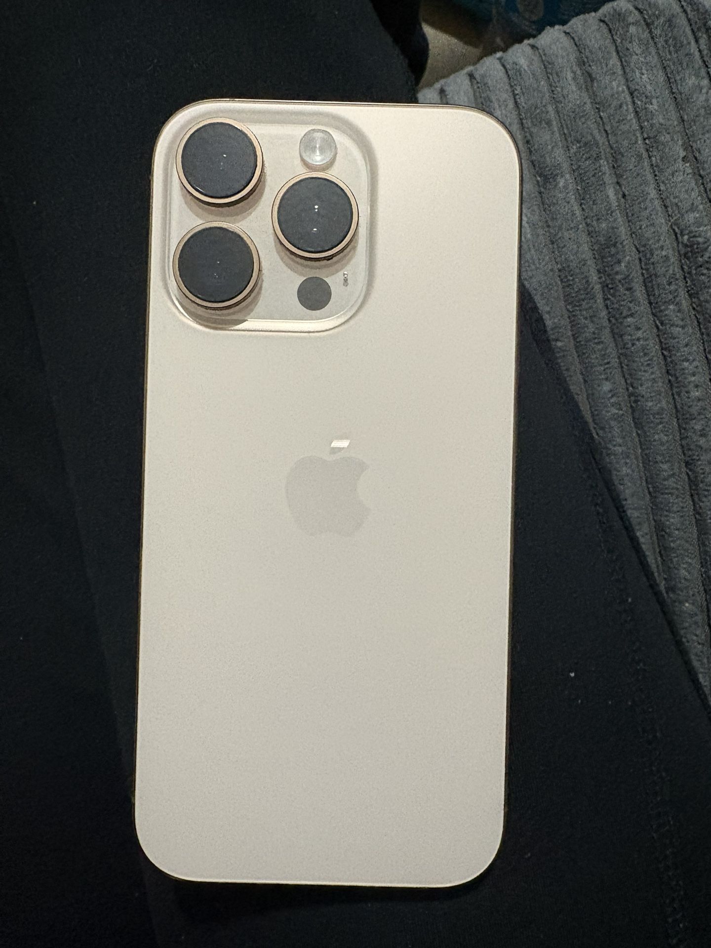 iPhone 16 Pro (CARRIER LOCKED)