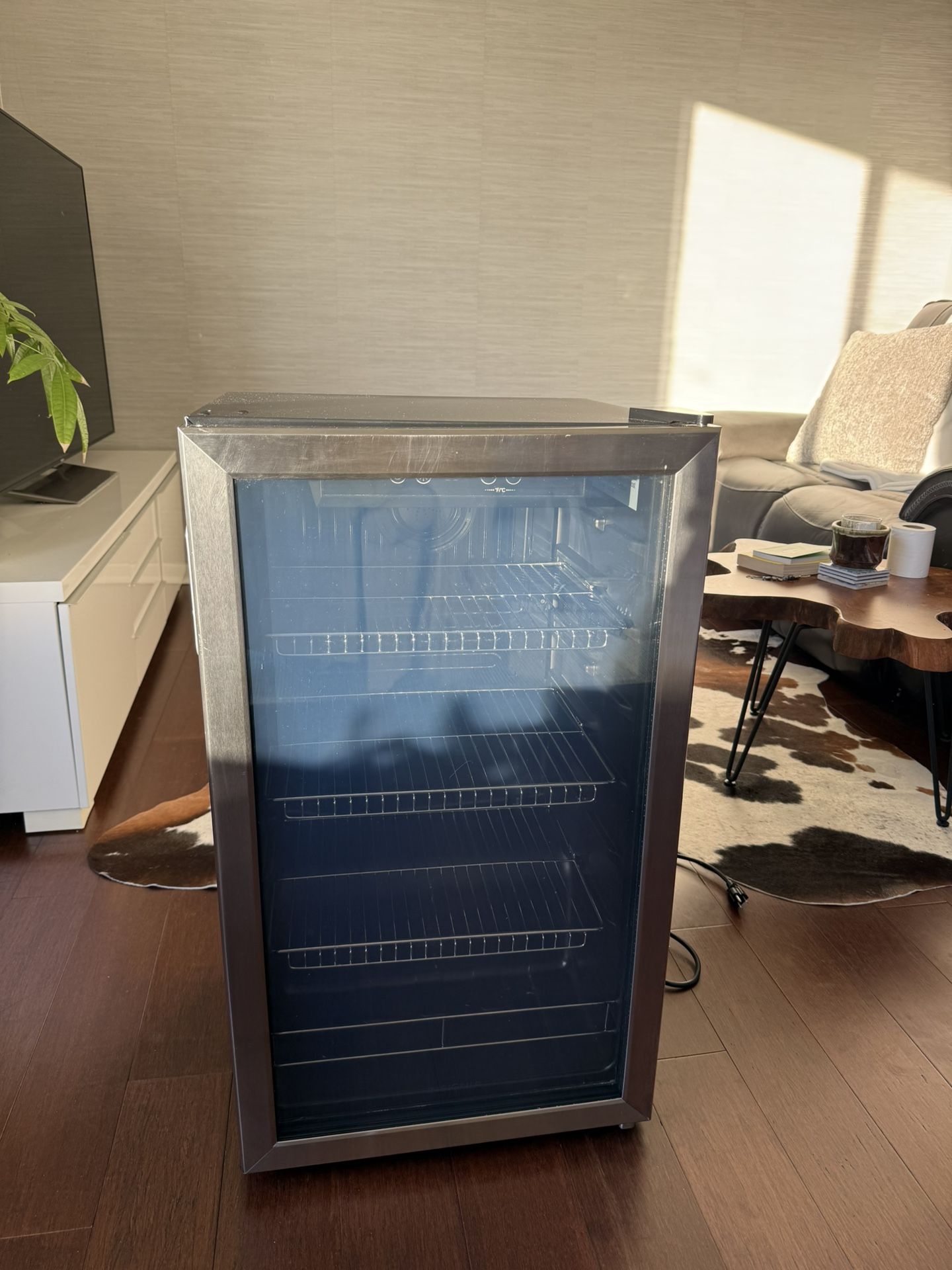 Wine Cooler/ Mini fridge