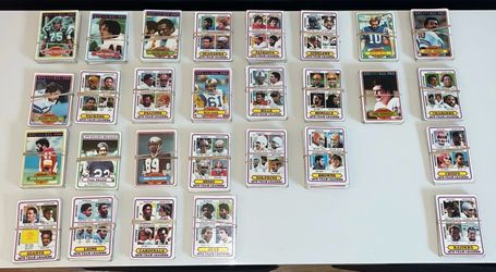 COLLECTION OF VINTAGE TOPPS NFL CARDS