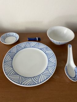 Set of 4  (20 pieces total) Japanese Dinnerware Set