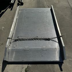 Safely bridge(39.5”x62”for Pallet Jet) the gap between your dock and trucks or trailers.
