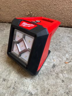 Milwaukee M12 12-Volt 1000 Lumens Lithium-lon Cordless Rover LED Compact Flood Light (Tool-Only)