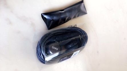 Akg earbuds note 8 original