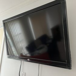 TV (52in) 