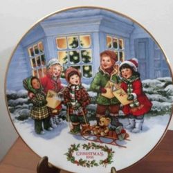 1991 AVON COLLECTION PORCELAIN PLATE - PRRFECT HARMONY  8"