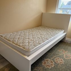 Twin bed IKEA 