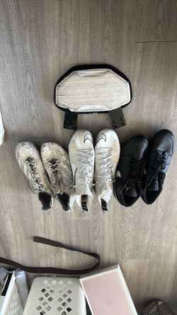 FOOTBALL CLEATS