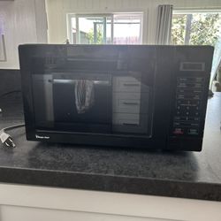 Magic chef MICROWAVE Barely Used 