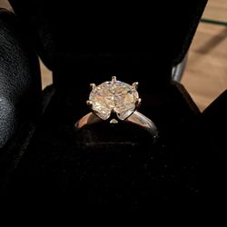 VVS1 Engagement Ring