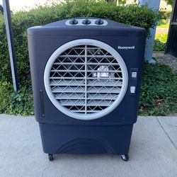 Honeywell CO48PM 100 Pint Indoor/Outdoor Portable Evaporative Air Cooler Swamp Cooler Covers 610sqft