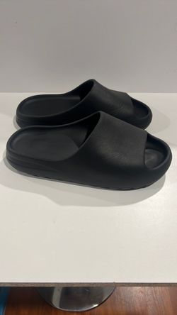 Chancletas de hombre yzy new