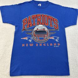 Vintage 90s New England Patriots NFL 1995 Blue Logo 7 T Shirt Adult Size Medium. New without tags .  