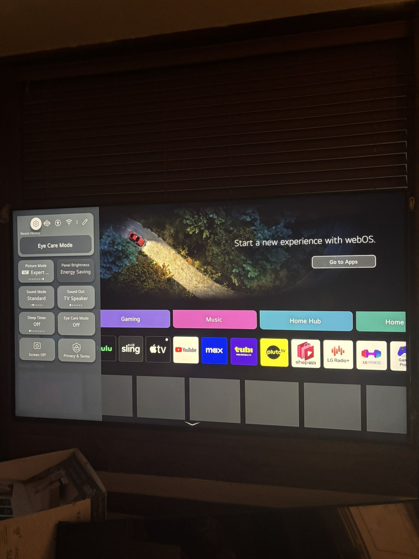 “75” lG Smart Tv ( Like new must go)
