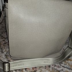Louis Vuitton Messenger Bag - Unisex