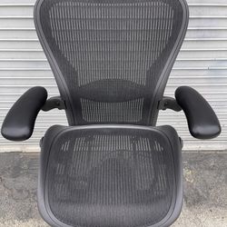 HERMAN MILLER AERON SIZE C FULLY LOADED IN PERFECT CONDITION 