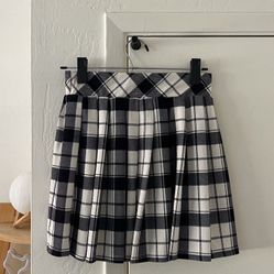 black and white plaid pleated skirt