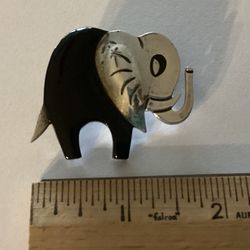 Taxco 925 MCM Pin Or Brooch Of Silver And Black Onyx Elephant