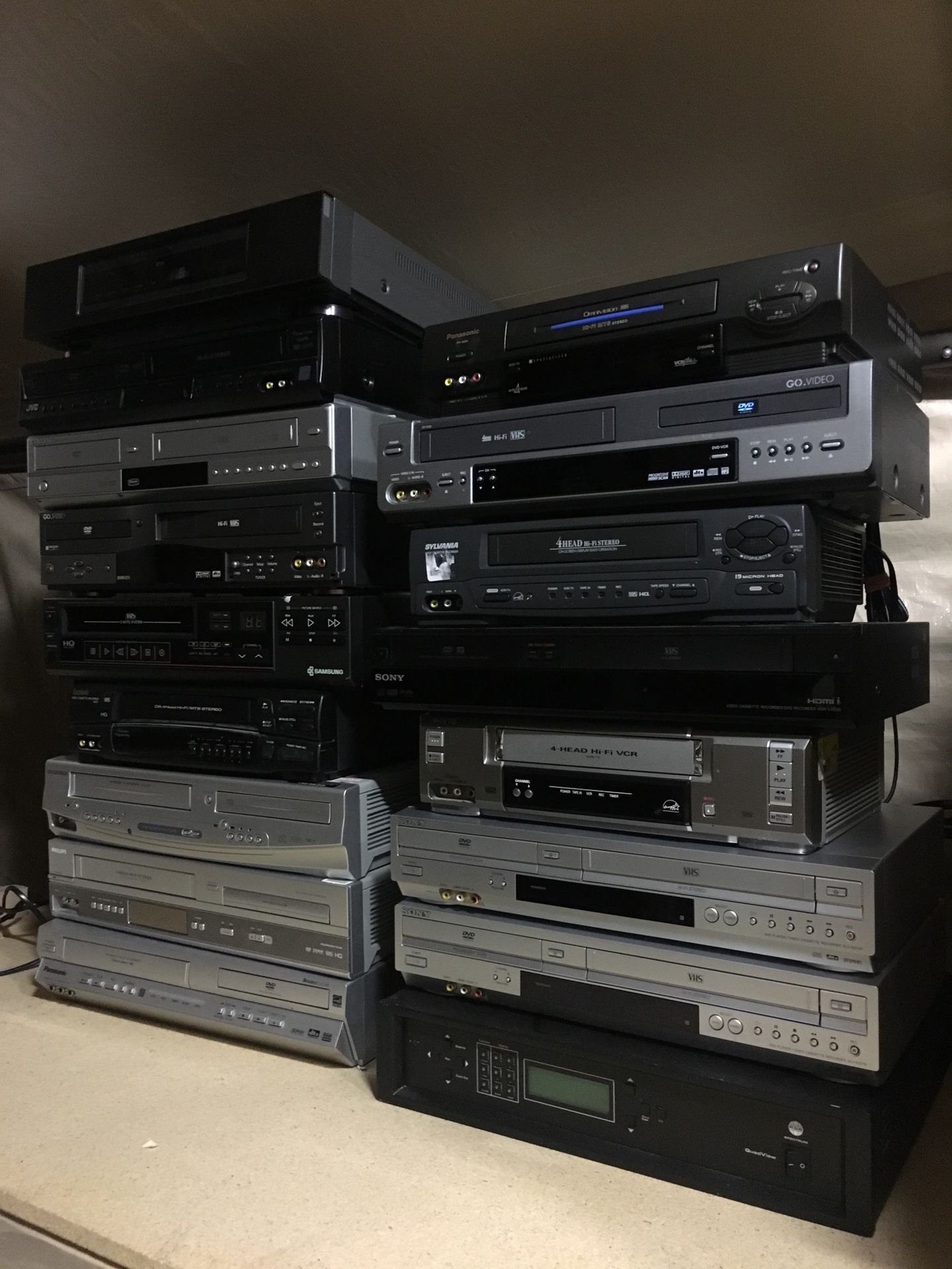 17 electronics lot. Dvd vcr players sony toshiba jvc magnavox go video