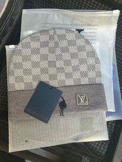Checkered grey beanie