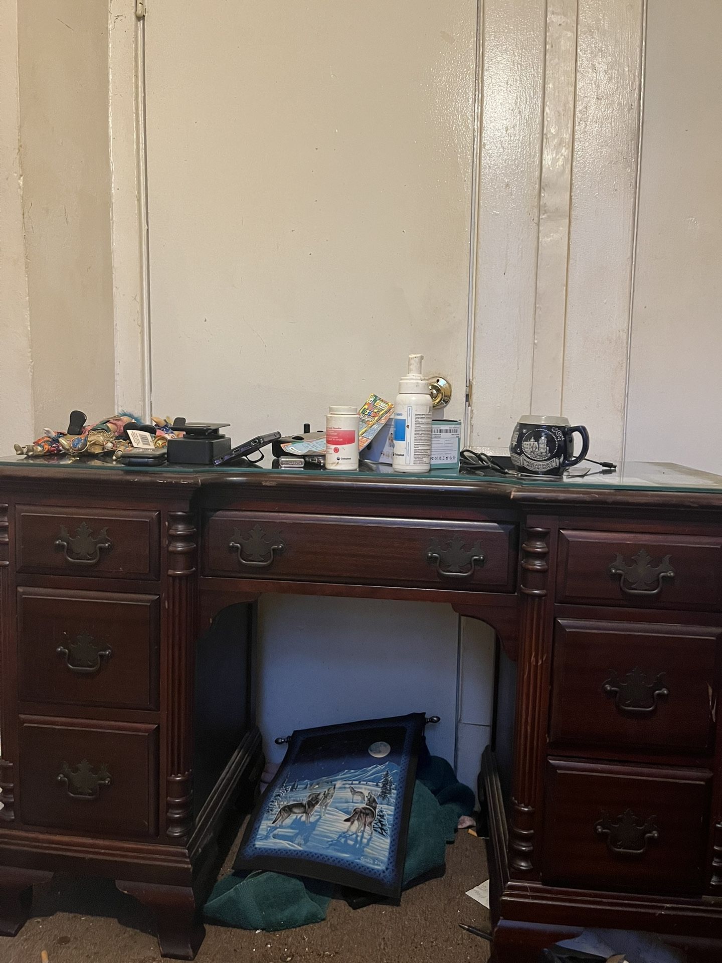 Desk    Pending Pick Up First Come First Get
