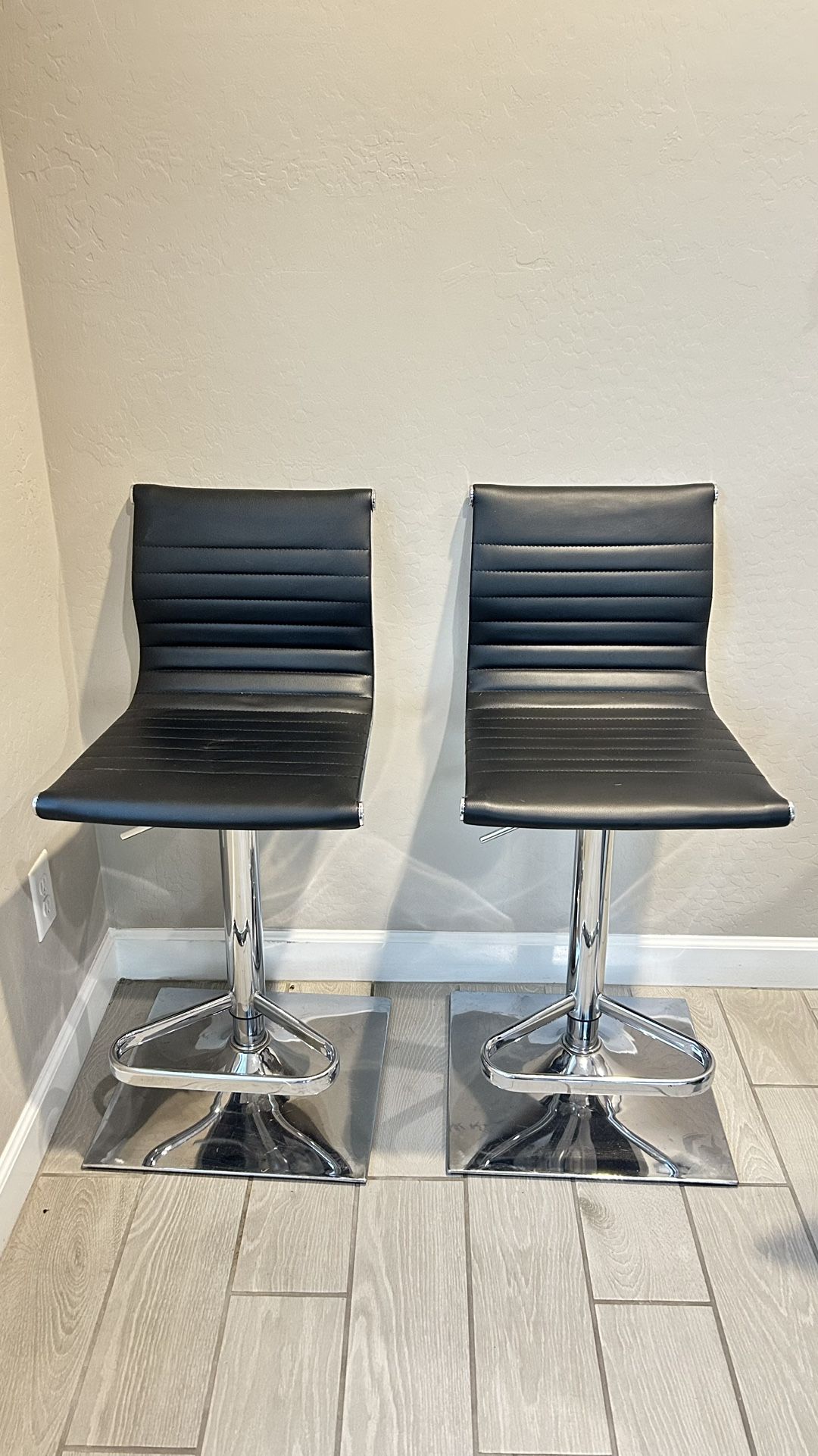 Barstools Chairs